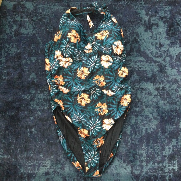 Lole Swim Suit Size 16 One Piece Halter For big booties only - Picture 2 of 7